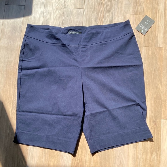 Zac & Rachel Pants - Offer$15 Zac & Rachel pull on short with stretch classic navy blue casual 20W